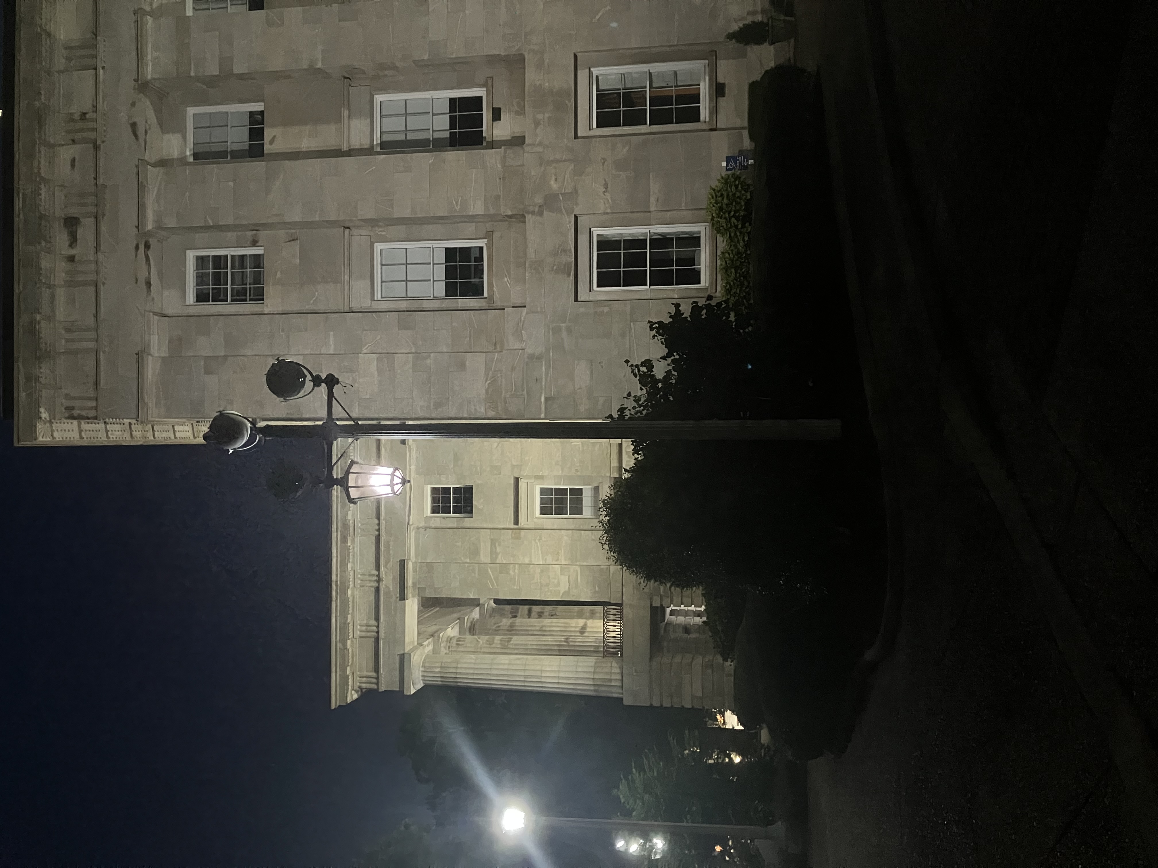 The anxious street lamp on